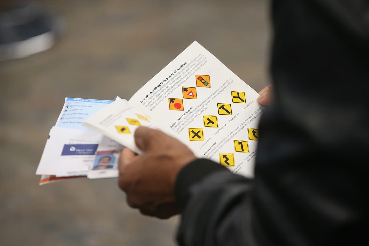 La División de Vehículos Motores de Carolina del Norte 
<a href="https://www.univision.com/local/north-carolina-wuvc/dmv-de-carolina-del-norte-deja-de-emitir-placas-con-la-bandera-confederada">(DMV)</a> emitiría una licencia restringida de Clase C (vehículos convencionales).