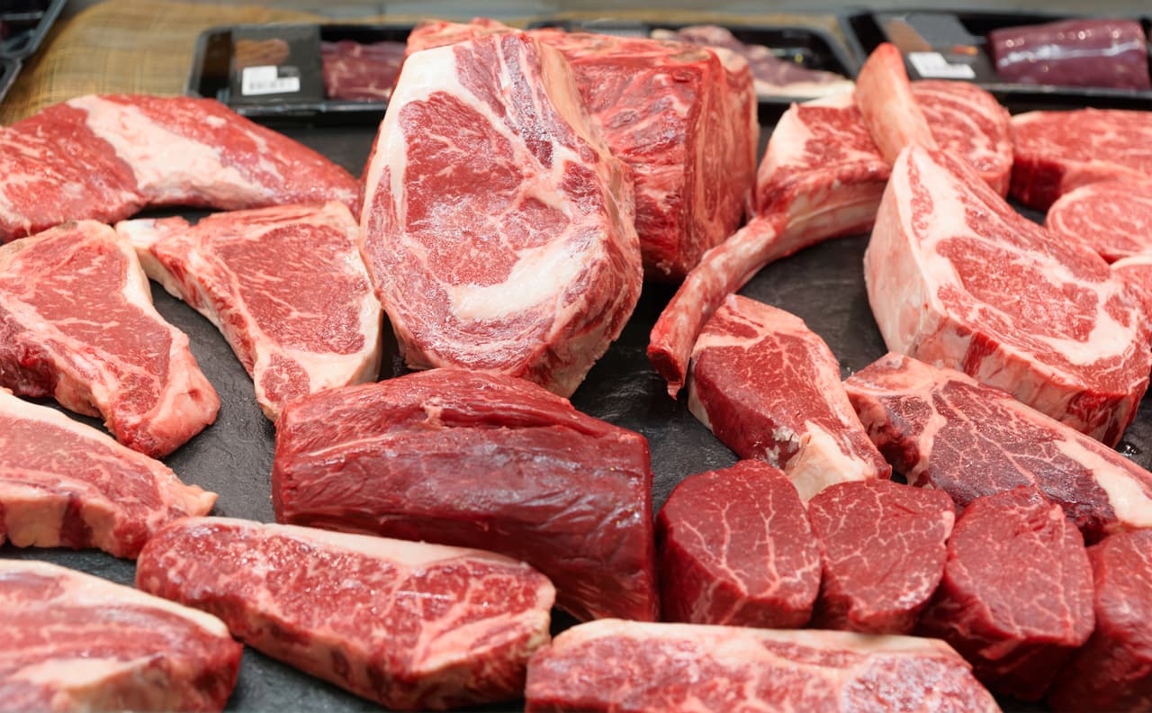 <h3 class="cms-H3-H3">14. Filetes de carne crudos</h3>
<br>
<br>💵 
<b>Variación en el precio de junio de 2021 a junio de 2022:</b> -0.3%
<br>