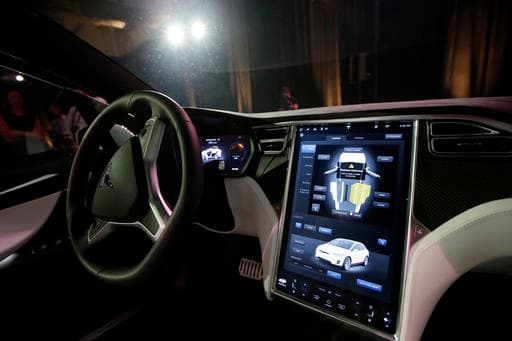 AutopilotEl corinavirus podría acelerar algunas tecnologías futuristas, como Autopilot de Tesla, y la nueva generación de automóviles y camiones sin conductor.
