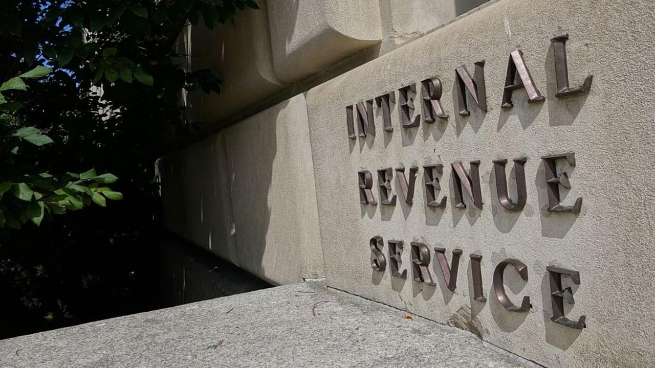 Los cambios anunciados por el IRS pueden beneficiarte para recibir créditos que queden en tu bolsillo. Estos son los pasos y formularios que no te pueden faltar este año en California.