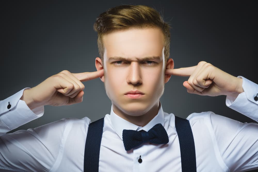 Por una parte está ese tesón, esa cualidad positiva que le mantiene firme, estable y seguro con una palabra a toda prueba, pero por otra está la terquedad que le llevará a seguir hacia adelante aunque se dé cuenta que ya ha llegado el momento de ceder y dar el brazo a torcer.