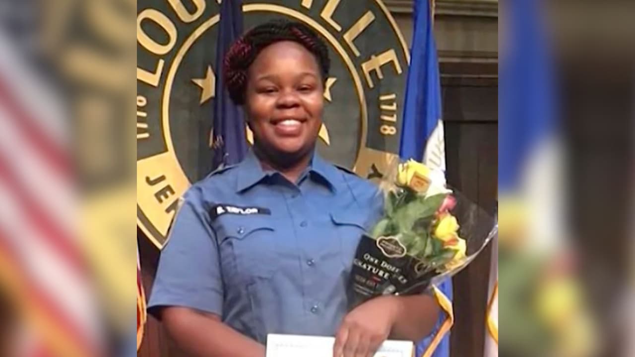 Sentencian a prisión a expolicía por operativo en que murió la afroestadounidense Breonna Taylor