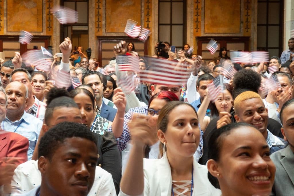 Los nuevos ciudadanos son de 50 países diferentes entre los que destacan: Albania, Australia, Bangladesh, Brasil, Guatemala, México, Israel, Alemania, Yemen, Nigeria, Ecuador, entre otros.
<br>