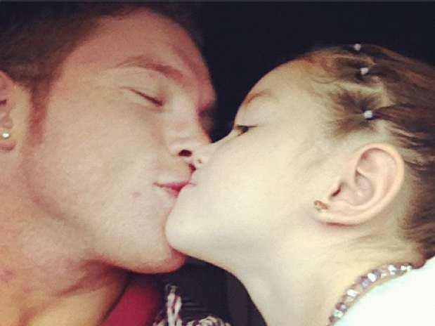 Otro de sus grandes amores es Cinnamon, su pequeña hija, quien lleva el nombre de' Canelita', diminutivo del sobrenombre que eligió su papá como figura pública.
