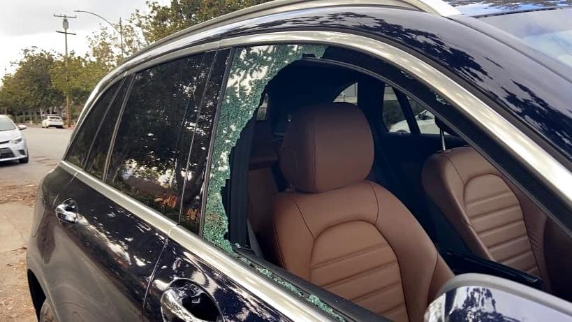 Vidrios rotos y robos a vehículos estacionados: la nueva pesadilla de los residentes de Silicon Valley