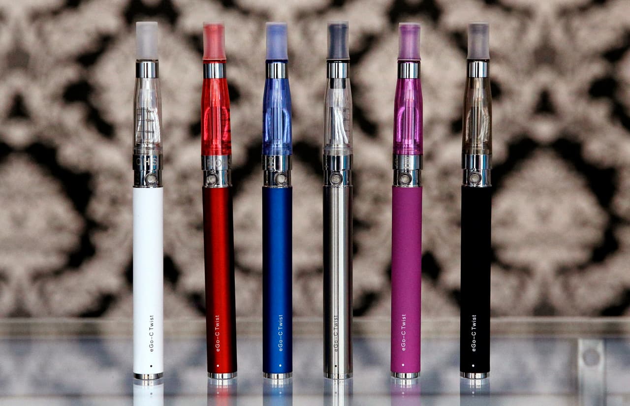 El voto de la Junta de Supervisores allana el camino para un iniciativa de ley referente a los 'e-cigarettes' que aparecerá en la boleta electoral de noviembre. La compañía Juul ha destinado medio millón de dólares a una organización que participa en la campaña para regular su venta.