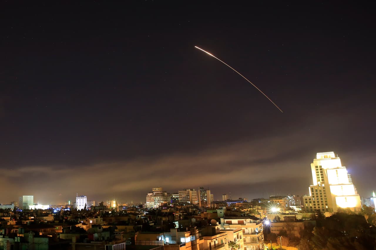 "Temprano esta mañana el presidente ordenó a las fuerzas militares el ataque", dijo Jim Mattis al asegurar que es el momento de que las "naciones civilizadas" se unan para acabar la guerra en Siria.