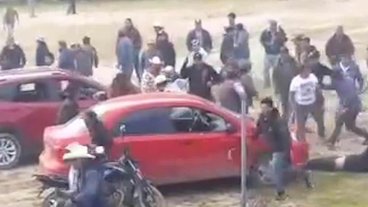 Qué se sabe del secuestro de 14 residentes del pueblo mexicano que se enfrentó a un cartel que les cobraba 'cuota'