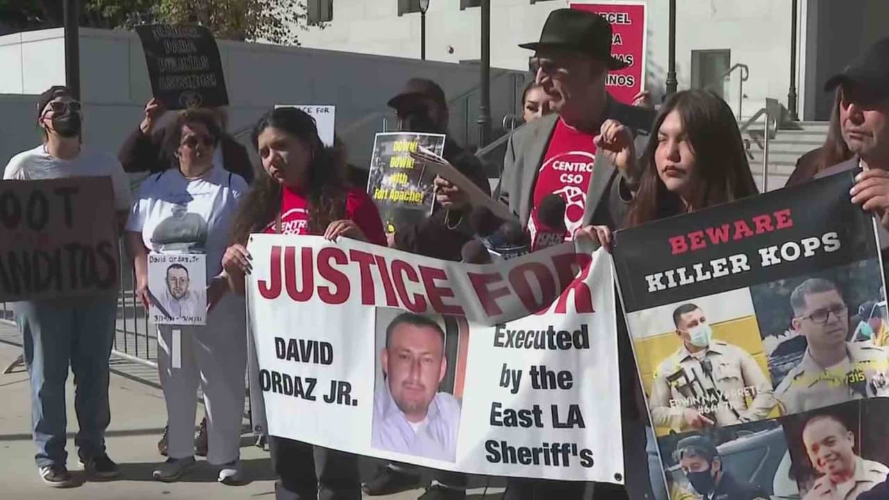 Familia de David Ordaz protesta por posible condena contra el oficial de alguacil que lo mató