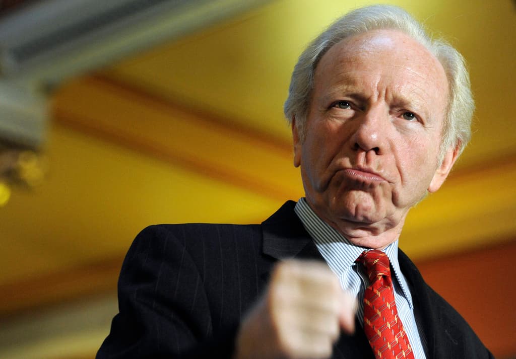 ¿Podrán los 'Sin etiquetas' conseguir un candidato 'anti-Biden-Trump' ahora que Lieberman murió?