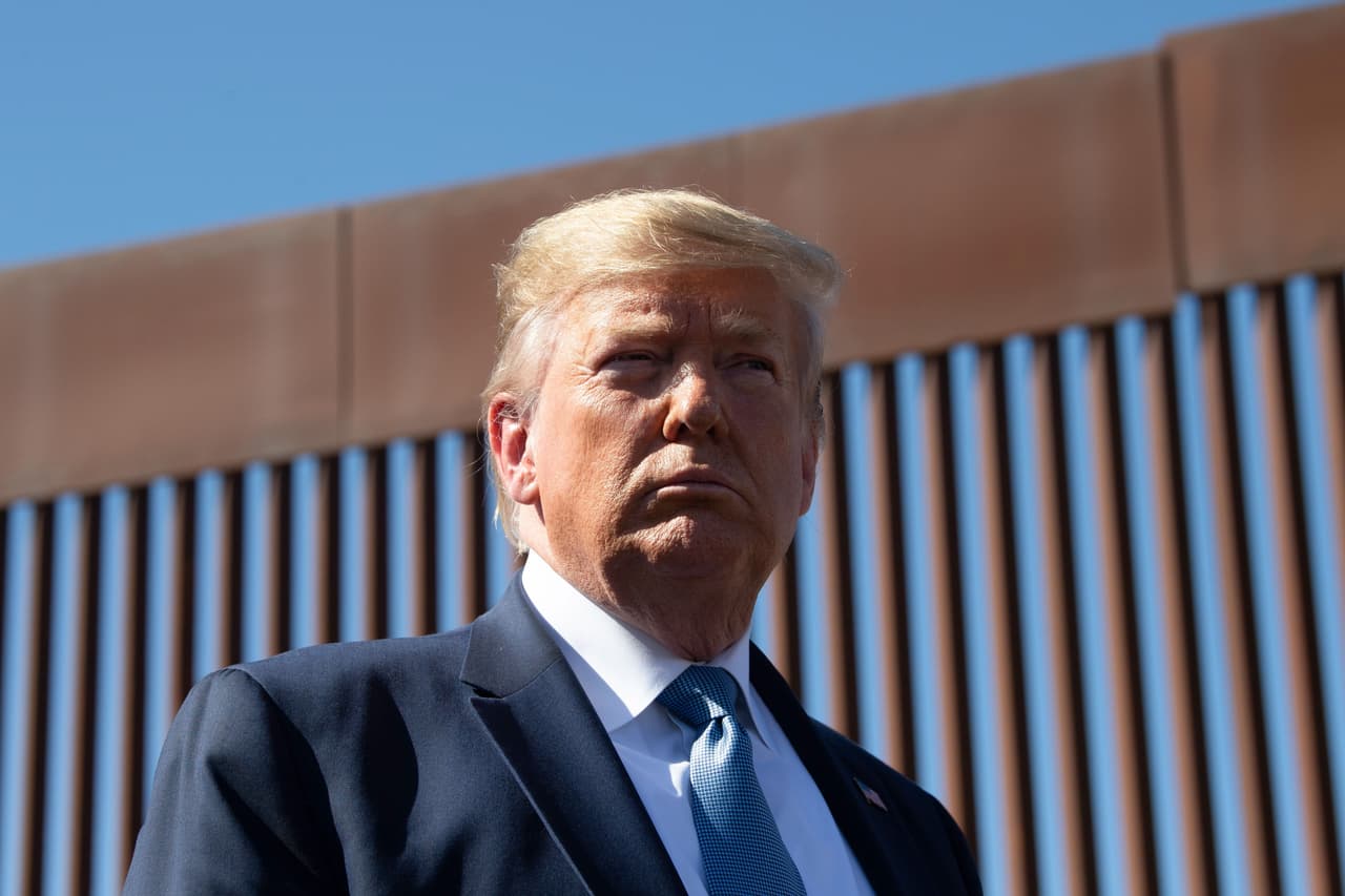 Trump visita el muro fronterizo en Arizona mientras el estado rompe récord en contagios de covid-19