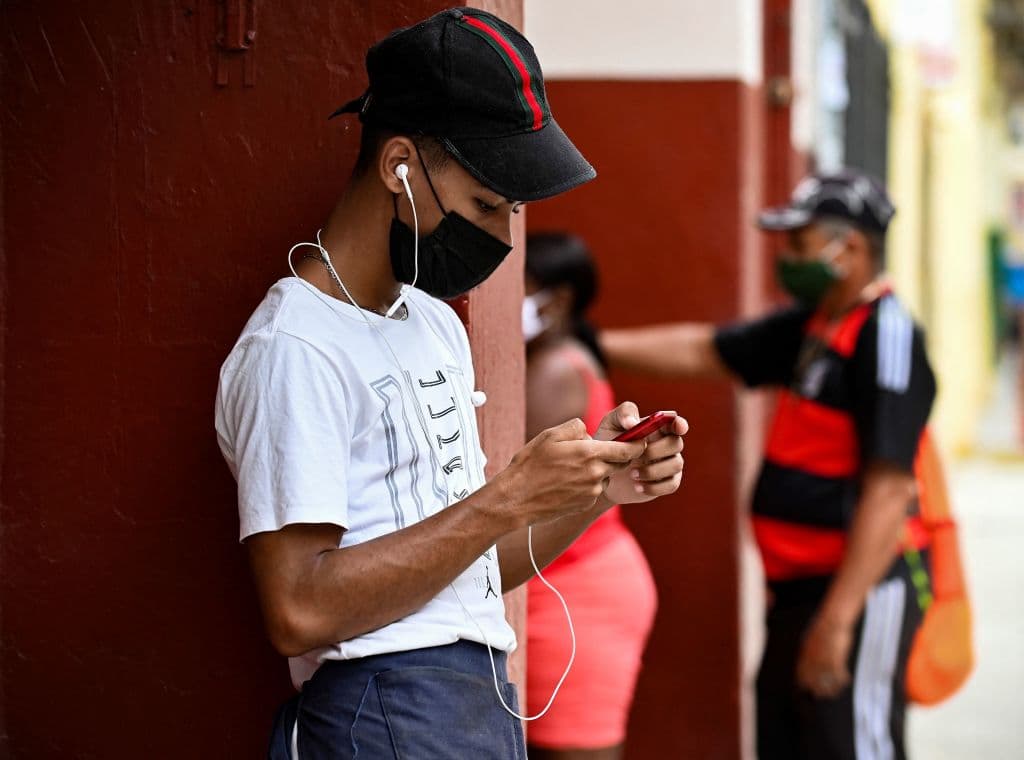 Sin embargo, esta función también tenía un defecto y es que si uno ocultaba su última conexión, tampoco podía ver el más reciente uso de la aplicación por sus contactos.