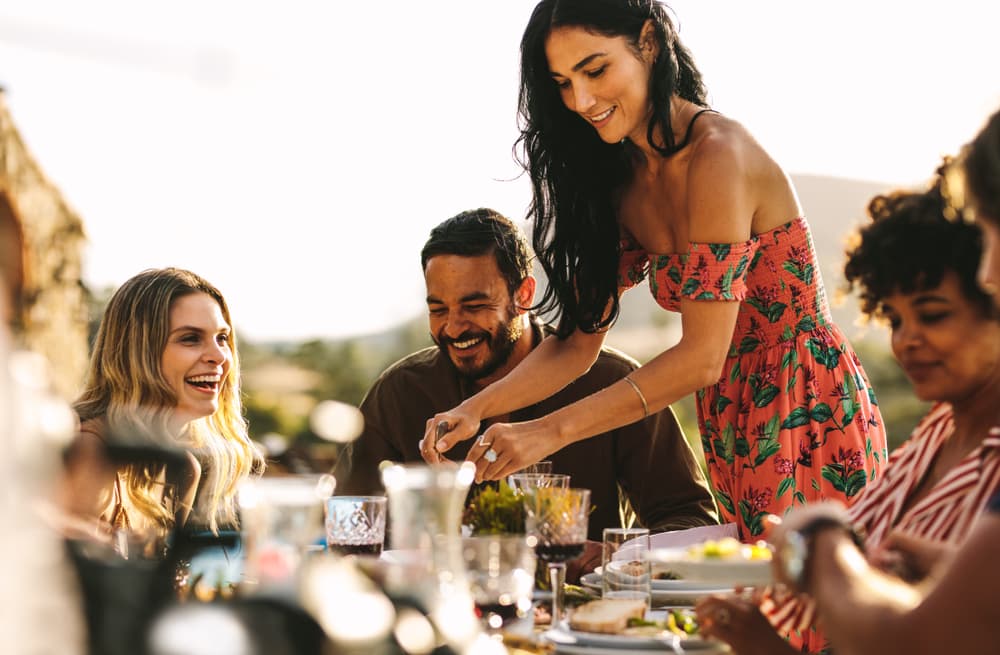 <h3 class="cms-H3-H3">¿Tu pareja es Piscis?</h3> 
<br>Cuando estás junto a Piscis deberás interesarte por todo y por todos, especialmente los problemas humanos de quienes les rodean, pero de una forma legítima pues las poses y las pretensiones crean un disfraz que no soporta.