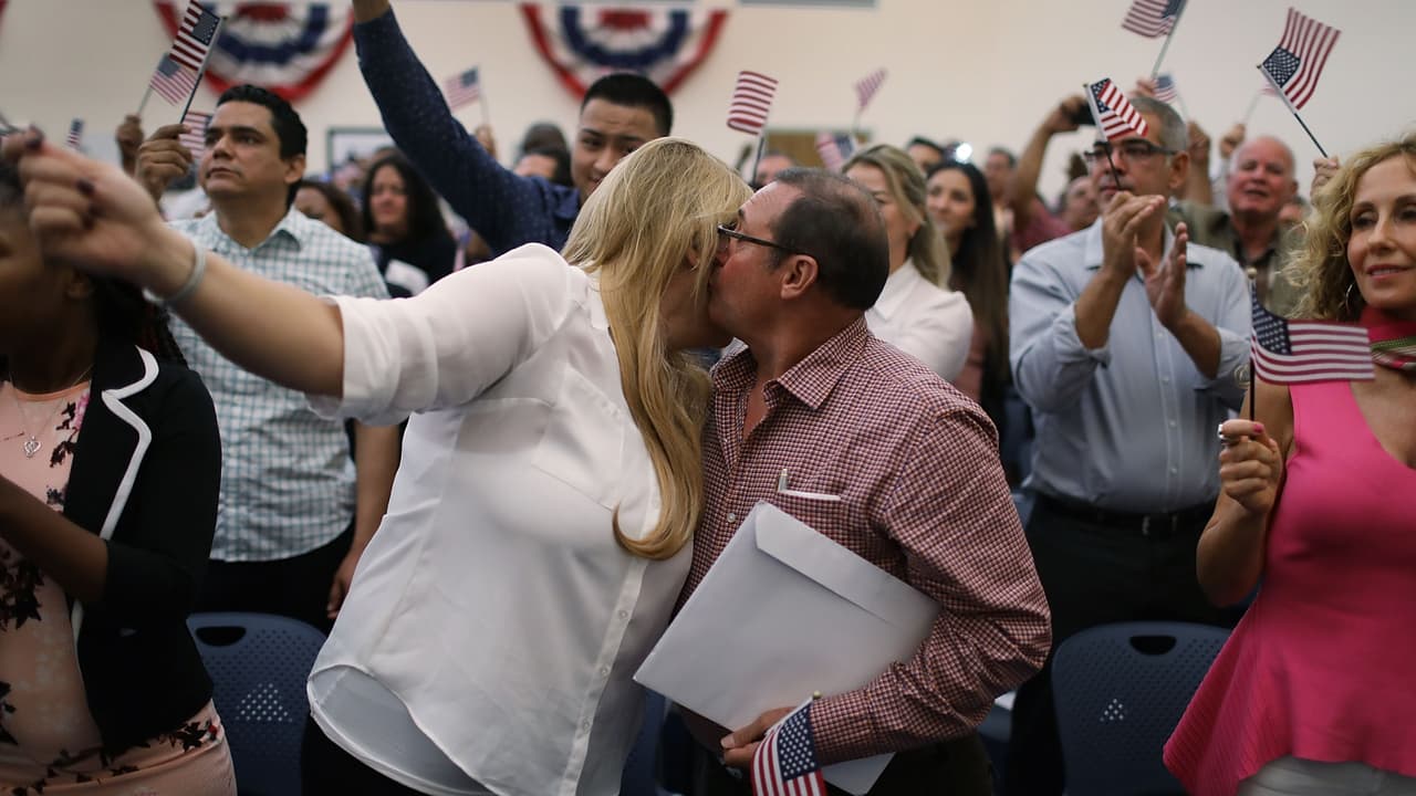 Arizona da la bienvenida a los inmigrantes que se convirtieron en ciudadanos durante el 4 de Julio