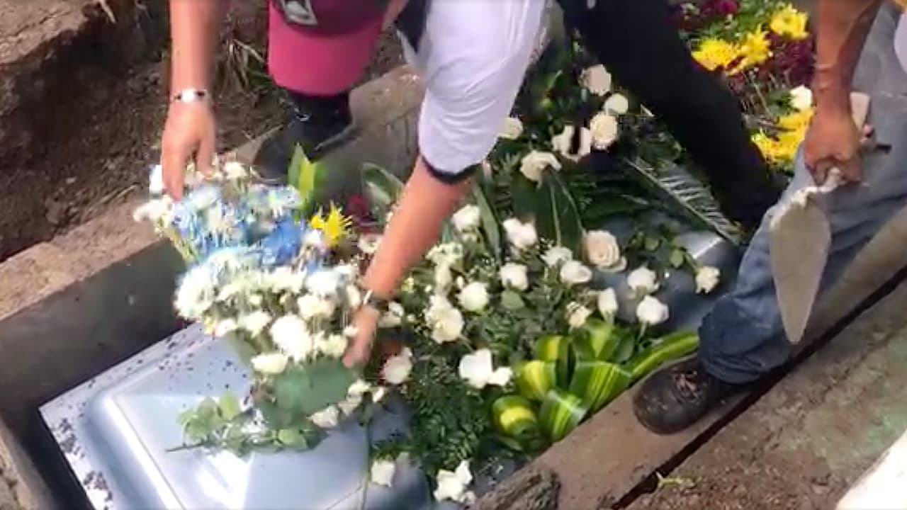 El funeral se celebró en Alexandria, en presencia de los amigos de Luis.