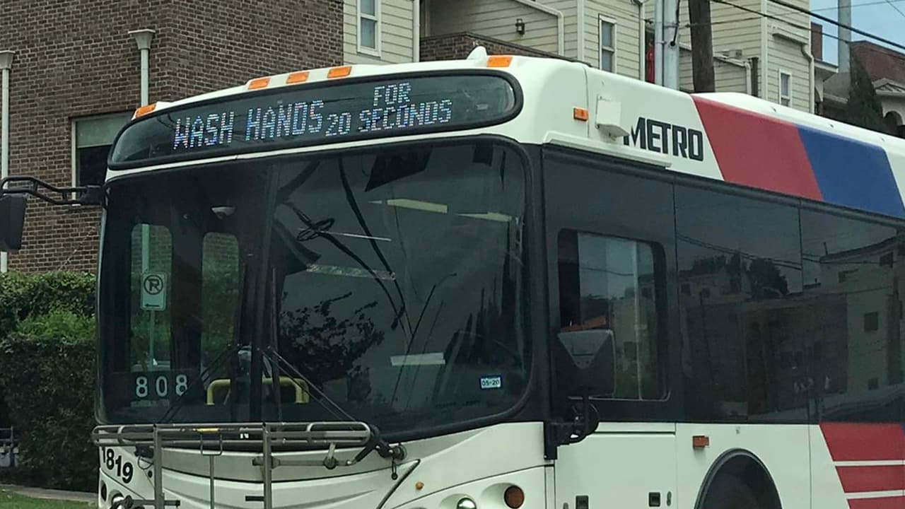 El servicio de transporte METRO estará ofreciendo viajes gratis a las personas que van a votar. Para más información o para hacer cualquier denuncia llame al 713-635-4000.
<br>
<br>
