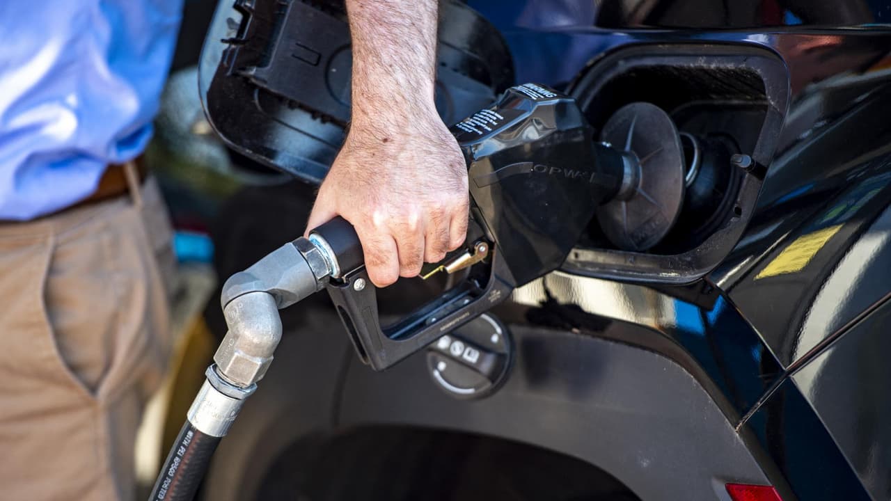 La 
<a href="https://news.aaa-calif.com/news/auto-club-local-gas-prices-rocket-up-at-second-highest-pace-of-2022" target="_blank">agencia AAA</a>, que monitorea los cambios en los precios de este combustible, informó que el precio rompió récord esta semana en Los Ángeles.