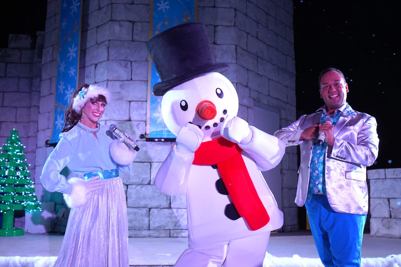 <b>Brick Drop en Nochevieja</b>: En la víspera de Año Nuevo, Legoland celebra con una cuenta regresiva y la icónica caída de un gran "brick" de Lego para recibir el nuevo año.