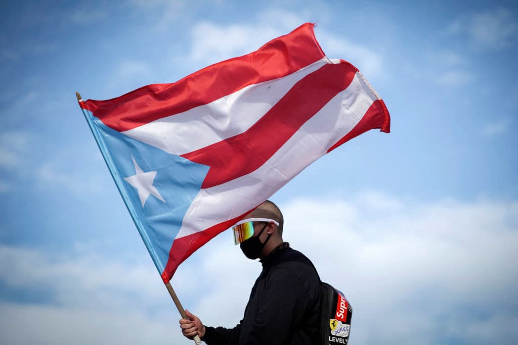 "Esta raza no es pendeja": Bad Bunny responde con una apasionada oda a Puerto Rico al insulto en el mitin de Trump