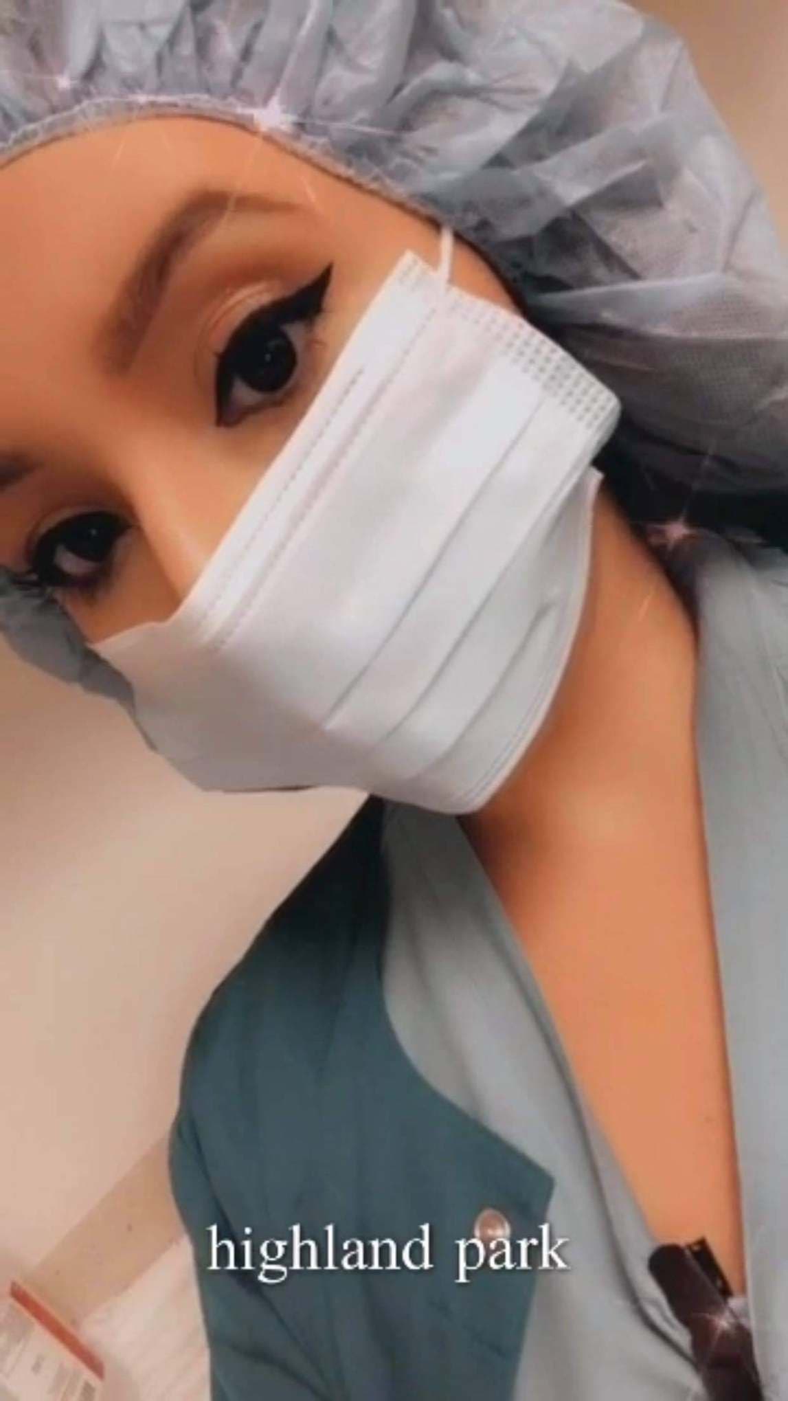 Jenny Ortiz trabaja como técnico de procedimientos de esterilización en el hospital Northshore en #HighlandPark. Se los considera el “corazón el hospital” por estar al frente y mantener todos los instrumentos quirúrgicos higiénicos y descontaminados.