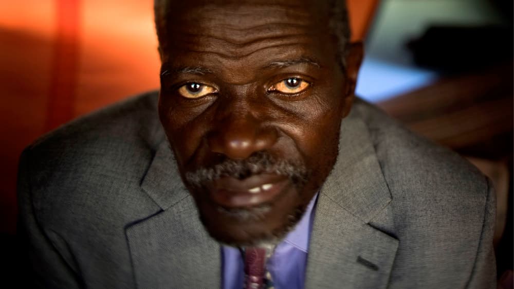 Bennie Sayee Koffa, de 66 años, es originario de Liberia y llegó a Estados Unidos en 1990 debido a la guerra civil en ese país africano. Terminó en la indigencia en las calles de Seattle, Washington.