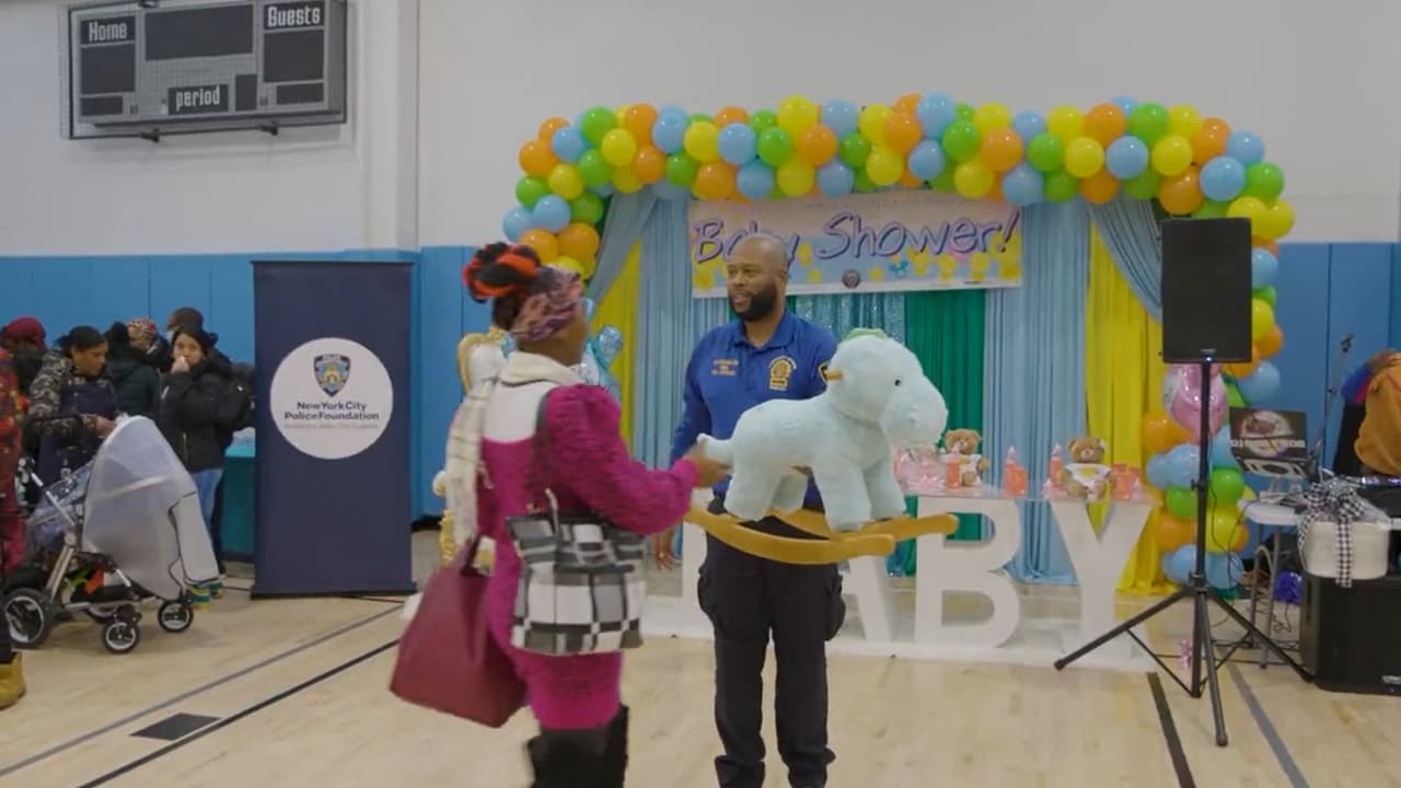 NYPD tendrá baby showers comunitarios en octubre para ayudar a embarazadas y familias con niños pequeños