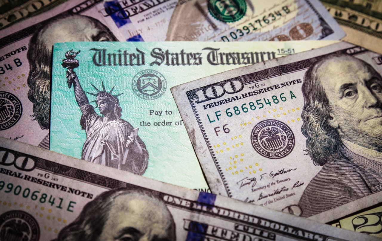 <b><a href="https://www.univision.com/local/nueva-york-wxtv/cheques-de-1-400-dolares-estan-mas-cerca-de-ser-aprobados-esto-deben-saber-los-neoyorquinos">Cheques de 1,400 dólares están más cerca de ser aprobados, ¿cuándo se esperan los pagos? </a></b>