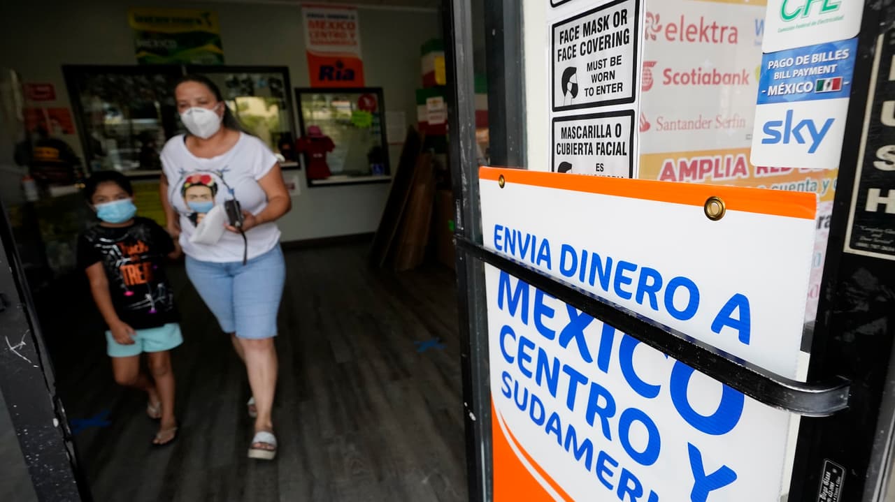 Gobierno de México reembolsará el impuesto del 1% a las remesas enviadas en efectivo desde EE.UU.
