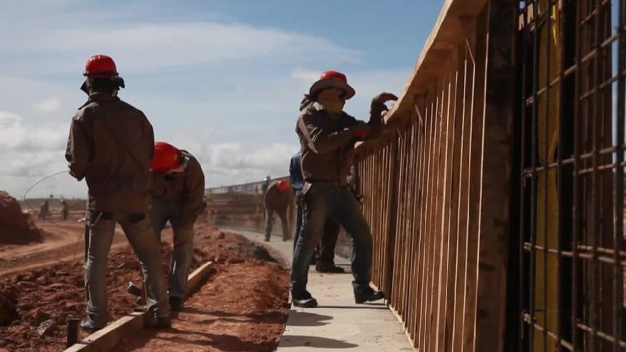En el 2024, entran en vigor nuevas leyes en California que benefician a los trabajadores. Estas leyes abarcan temas como la ampliación de licencia por enfermedad remunerada, licencia por pérdida reproductiva, requisitos de pago de tarjetas de manipulador de alimentos, salario mínimo en restaurantes de comida rápida, aumento del salario mínimo para trabajadores de la salud, programas de prevención de violencia en el lugar de trabajo, modificación en la suspensión automática de litigios durante el proceso de apelación, y prohibición de acuerdos de no competencia. Estas leyes garantizan condiciones laborales justas y promueven la protección y bienestar de los empleados. Más información aquí: 
<a href="http://uni.vi/efGq1054T6A">http://uni.vi/efGq1054T6A</a>