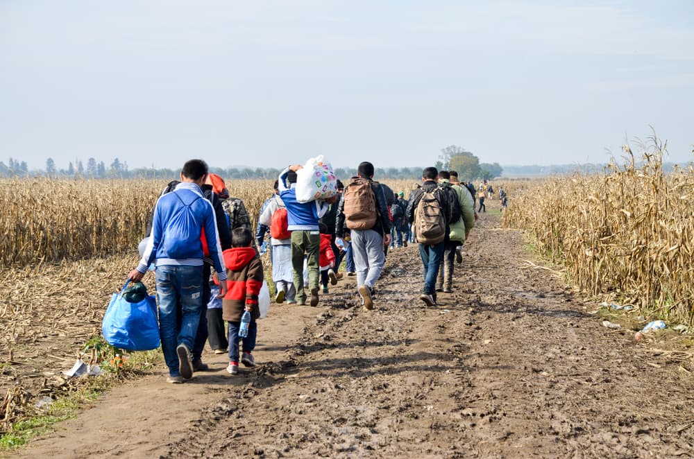 La pobreza y crisis alimentaria provocará un aumento en la migración, pues establece que "habrá siete veces más inmigrantes" llegando por costas europeas.