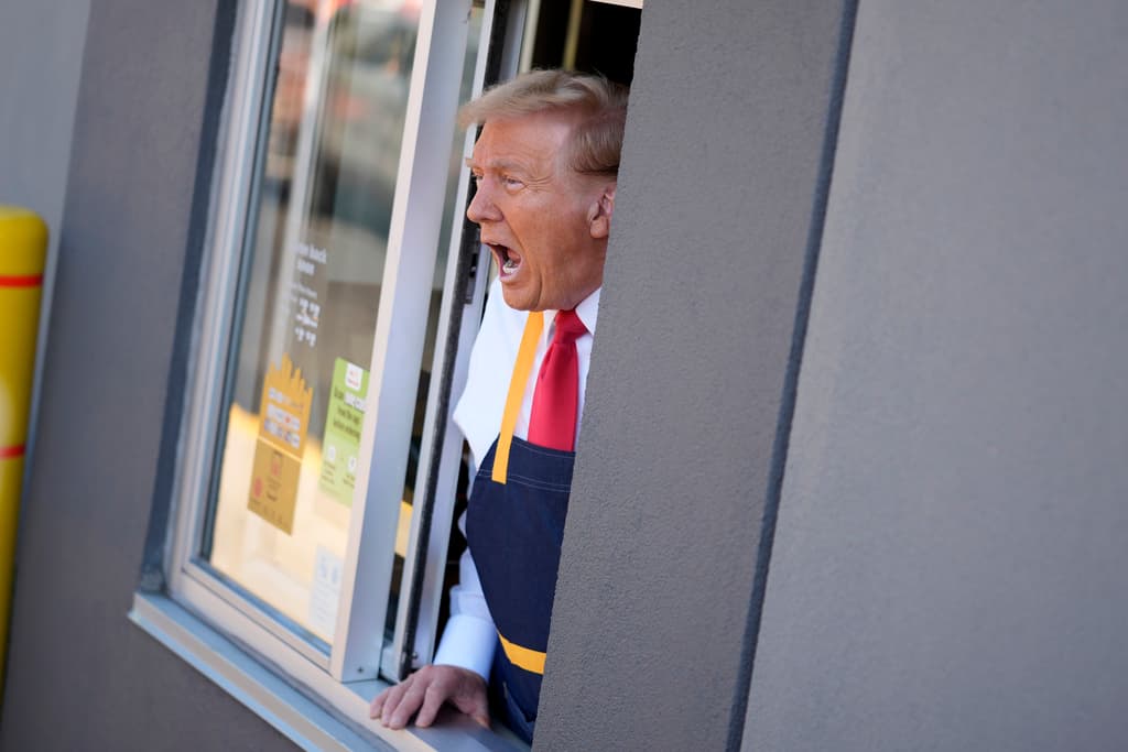 <a href="https://www.univision.com/local/salt-lake-city-kuth/cox-espera-tener-una-influencia-en-trump-y-los-republicanos-en-materia-migratoria-video" target="_blank">Donald Trump</a> afirmó que siempre había querido trabajar en McDonald's y lo hizo, contrario a su contendiente Harris, a quienle imputa mentir sobre este asunto.