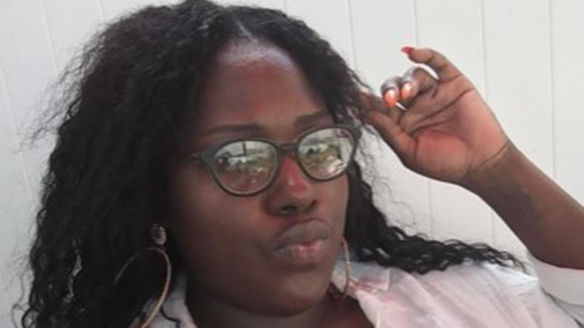 <b>Damyrra M. Jones asesinó a sus dos hijas. </b>La mujer presuntamente le disparó a su esposo, Max Alcindor de 38 años, así como a su hija Damaya de 10 meses y a su hija Maxilla de 4 años, en el interior de la residencia en la cuadra 6300 de Hegerman Street en Tacony.
<br>
<br>Max Alcindor murió en el lugar mientras las dos niñas fueron declaradas muertas en el Hospital de Niños de St. Christopher.
<br>
