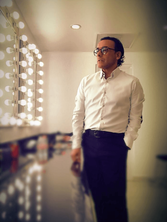 Gracias a sus famosos monólogos, los cuales se convirtieron en un marca de su programa televisivo, 
<b>Adal</b> se ha presentado ante diversos auditorios en varios países.
