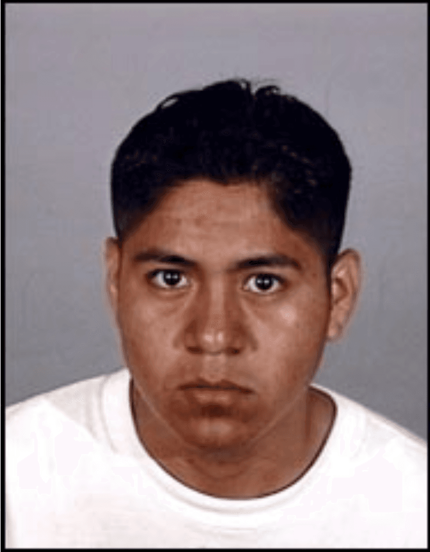 Jorge Alberto Bravo fue identificado como el conductor responsable de la muerte de una niña de 8 años tras un accidente de transito. Bravo escapó de la escena del accidente y luego arrestado, sin embargo salió en libertad condicional y desapareció desde 2004.
