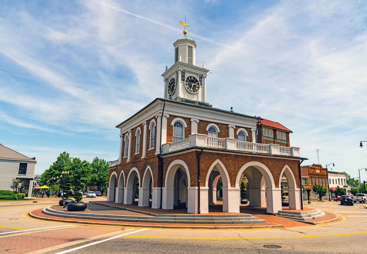 <b>Puesto 19: Fayetteville Carolina del Norte. 34,73 puntos. </b>Fayetteville ocupa el puesto 168 en la medición de zonas verdes, una de las más bajas del estudio.