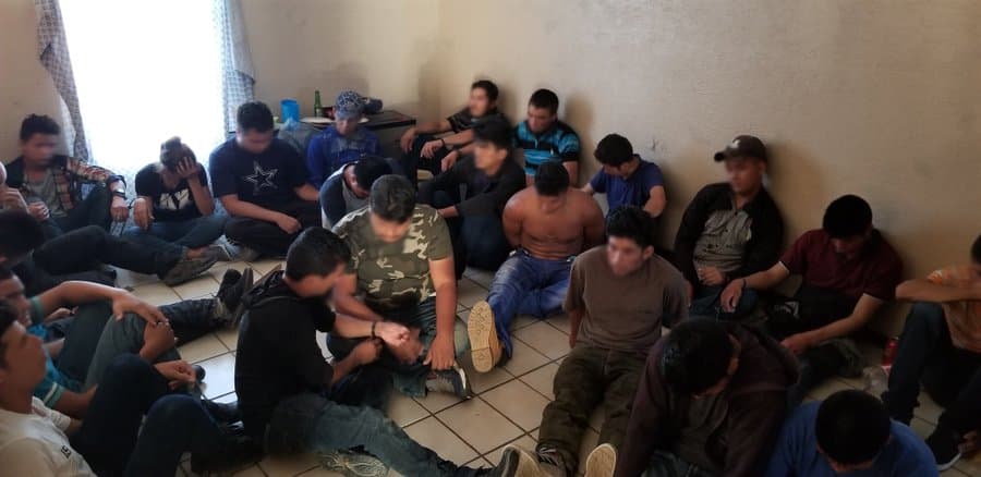 “Los traficantes de personas continúan utilizando hogares y negocios locales como punto de partida para los inmigrantes ilegales, causando molestias a los residentes de Laredo”, advierte la Patrulla Fronteriza. En esta guarida fueron hallados 38 indocumentado en mayo de 2018.