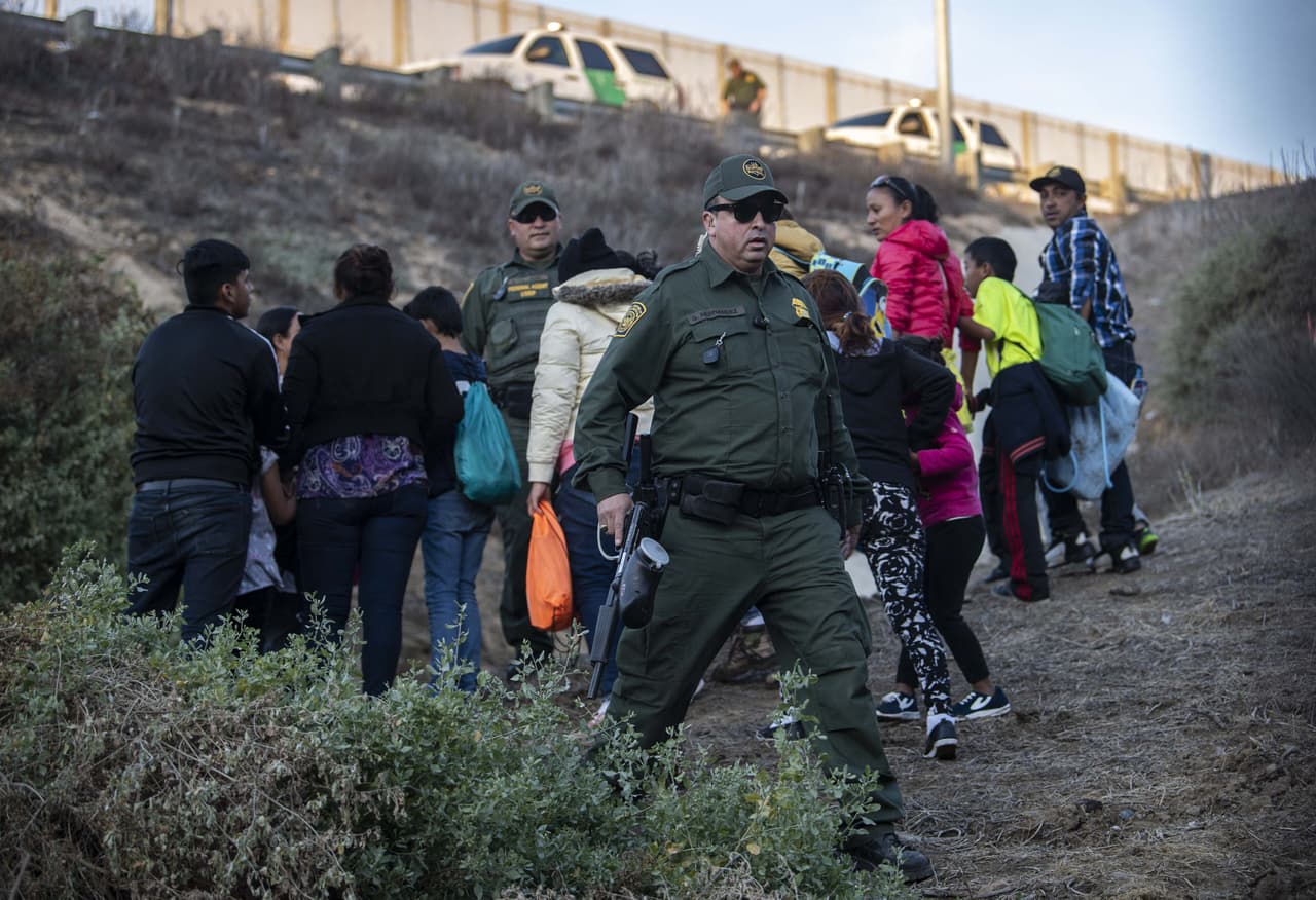 Gobierno de Biden establecerá centros de procesamiento de migrantes en América Latina