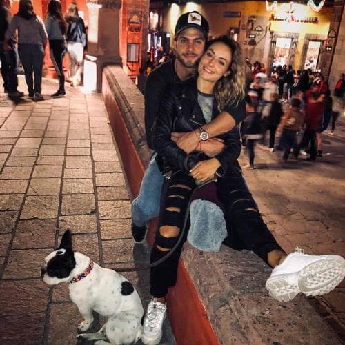 La pareja parecía tener una relación estable, pero después de casi año y medio de estar juntos vino su repentino rompimiento.