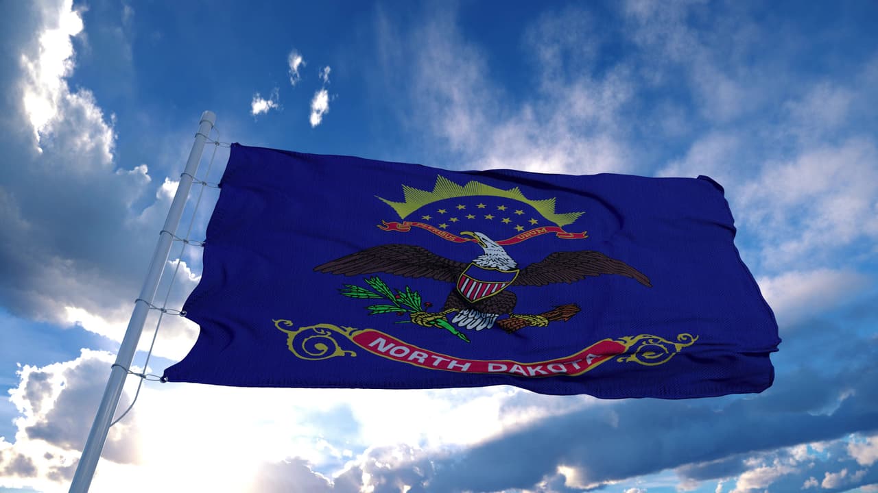 <h3 class="cms-H3-H3">25. Dakota del Norte</h3>
<br>
<br>🏘️ Población: 774, 948 habitantes.
<br>
<br>🏘️ Esperanza de vida: 78.8 años.
<br>
<br>🏘️ Ingreso promedio por familia: $66,519
<br>
<br>🏘️ Valor promedio de la vivienda:$224,400
<br>
<br>🏘️ Costo de la vida representado como el porcentaje del total del ingreso promedio por familia: 15%
<br>
<br>🏘️ Tasa de desempleo (agosto 2022): 2.2%
<br>