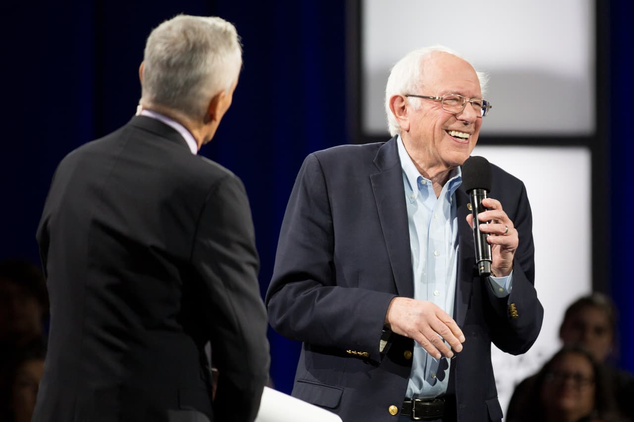 <b>Bernie Sanders</b>, senador por Vermont. "Lo que prometo hacer, mientras recorro el país, es llevar conmigo los valores de los que todos en Vermont estamos orgullosos: nuestra fe en la justicia, en la comunidad, en la política de base y en las reuniones con la gente, eso es lo que hago", 
<a href="https://cms.prod.uvn.psdops.com/noticias/politica/bernie-sanders-anuncia-que-se-postula-nuevamente-para-la-presidencia-en-2020">indicó Sanders en una entrevista radiofónica del 19 de febrero en la que anunció su intención de postularse nuevamente para la presidencia</a>.