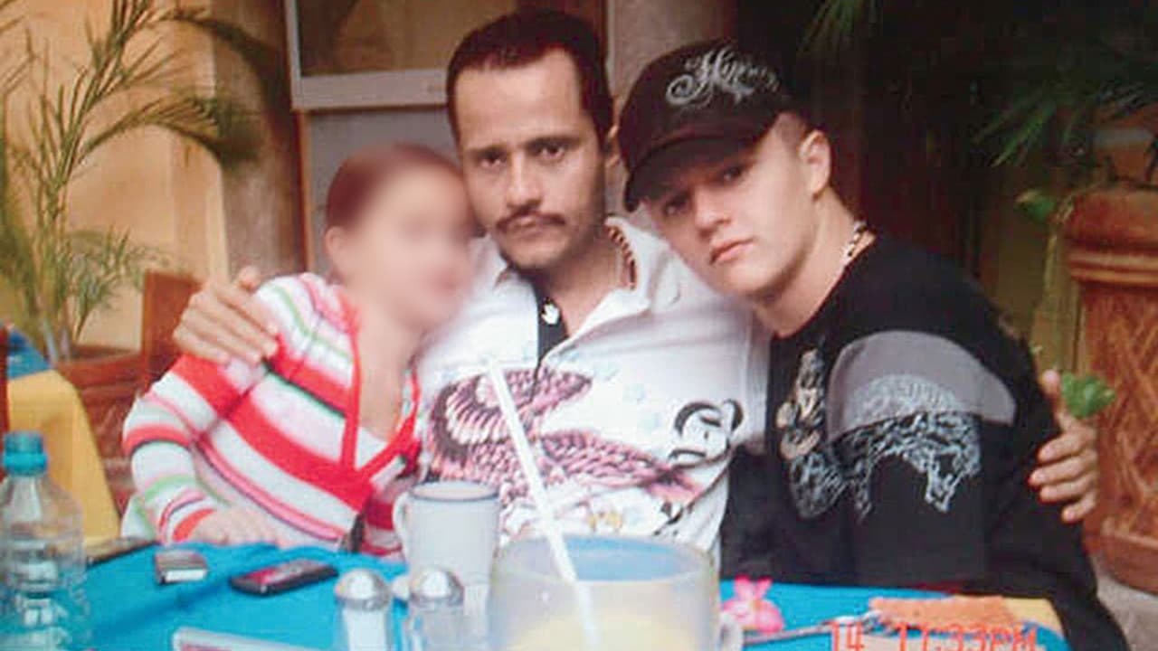 Al regresar a su país, comenzó el ascenso de la carrera criminal del narcotraficante, ahora considerado el enemigo público número uno en ambos lados de la frontera.