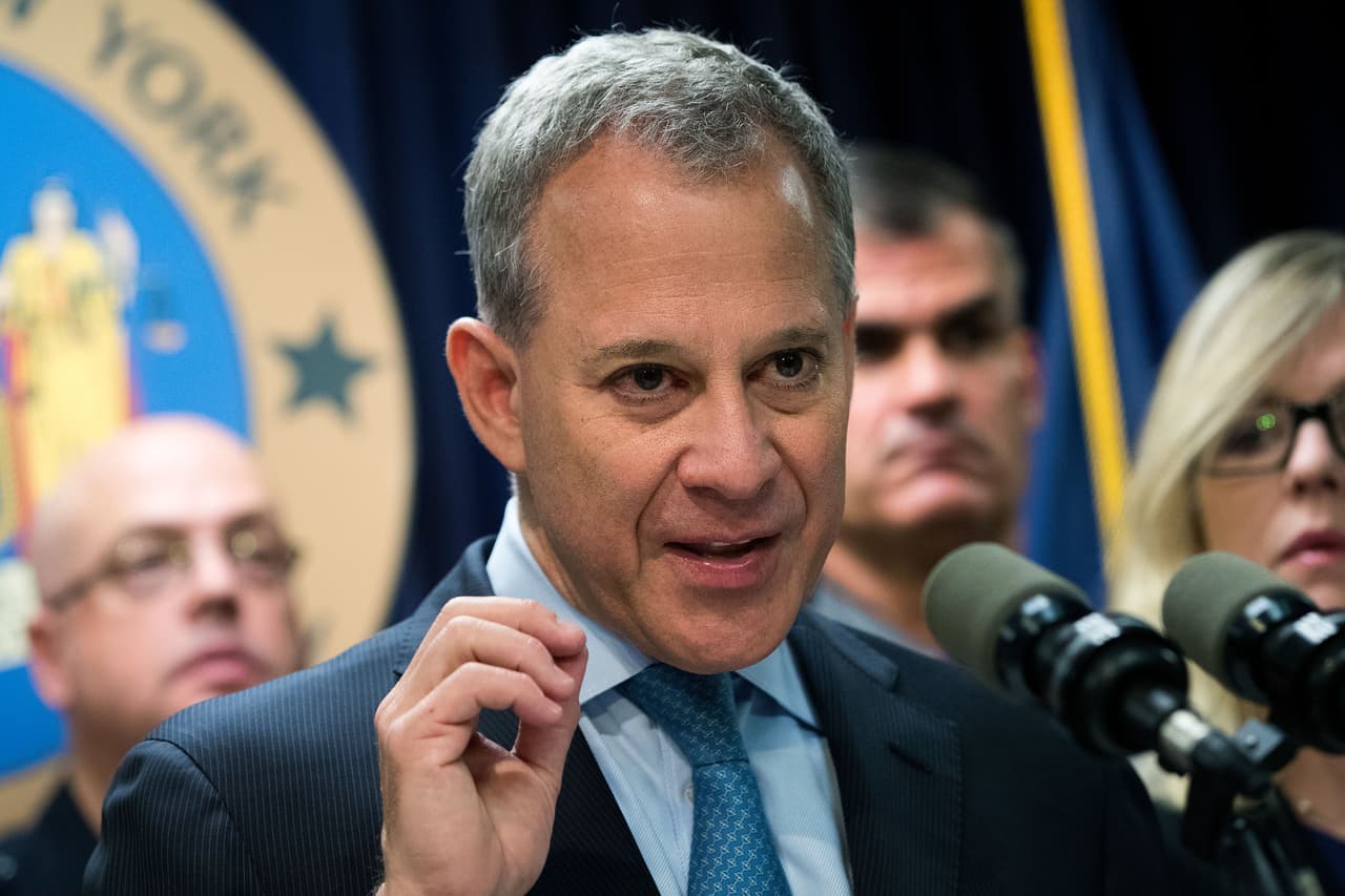 Schneiderman: “No vamos a tolerar que nadie esté traficando muerte en nuestro estado”.