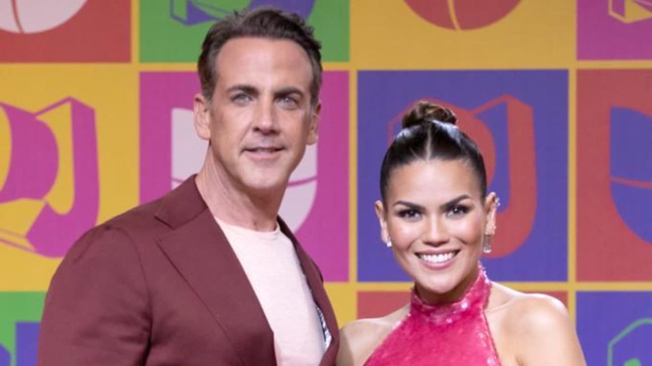 Karina Banda apuntó que aunque es una madrastra "estricta" es Carlos Ponce el que "los educa y los guía".