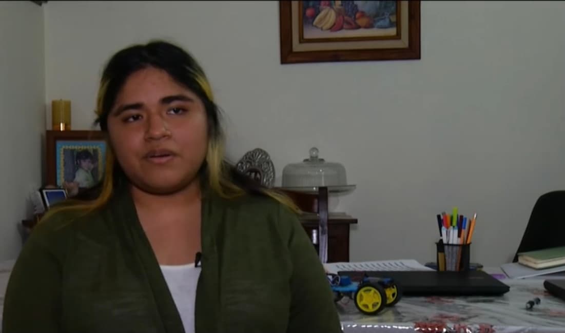 El esfuerzo de Ana Laura también es valorado por sus compañeros, quienes han visto su capacidad para saber trabajar en equipo. "Iniciamos la carrera desde cero y nos hemos apoyado mutuamente, 
<b>siempre en equipo</b>", dice la estudiante Yaneth Ibarra.