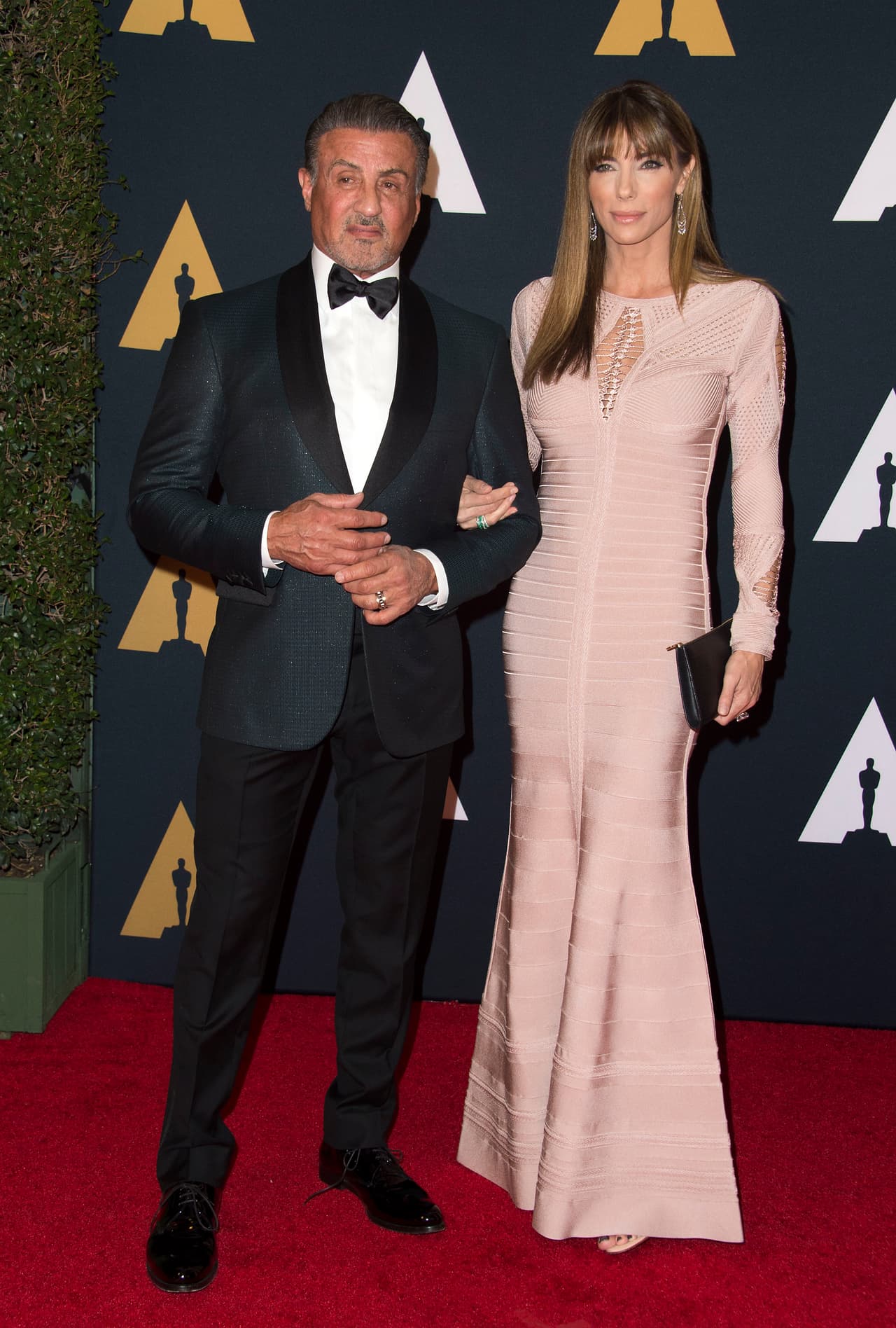 En un inicio hubo reportes que presuntamente el nuevo perro de Stallone había provocado su ruptura. Sin embargo, 
<a href="https://www.univision.com/famosos/sylvester-stallone-divorcio-con-jennifer-flavin-perro-razon">el actor aclaró la verdadera razón de su divorcio</a> en entrevista para TMZ “Simplemente fuimos en diferentes direcciones”, declaró el 24 de agosto de 2022.