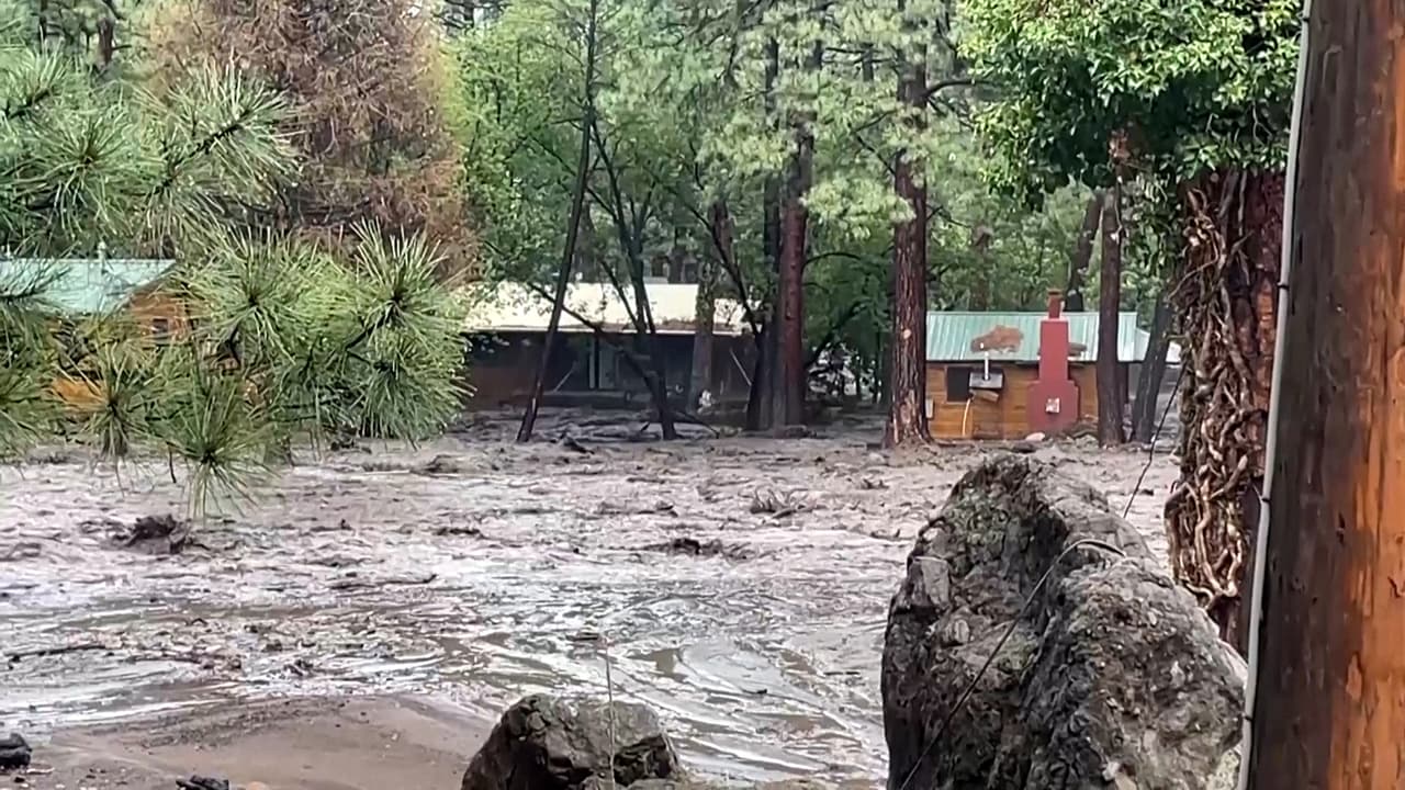 En un minuto: Inundación sin precedentes en Nuevo México deja las primeras víctimas mortales