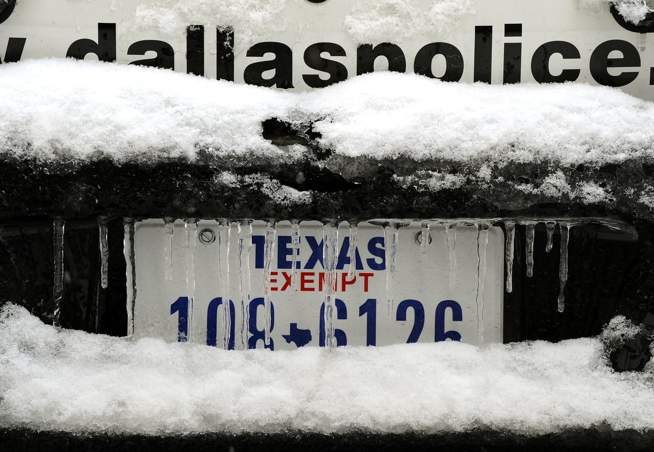 Sin luz y también sin agua: miles de hogares en Texas sufren rotura de cañerías por frío extremo