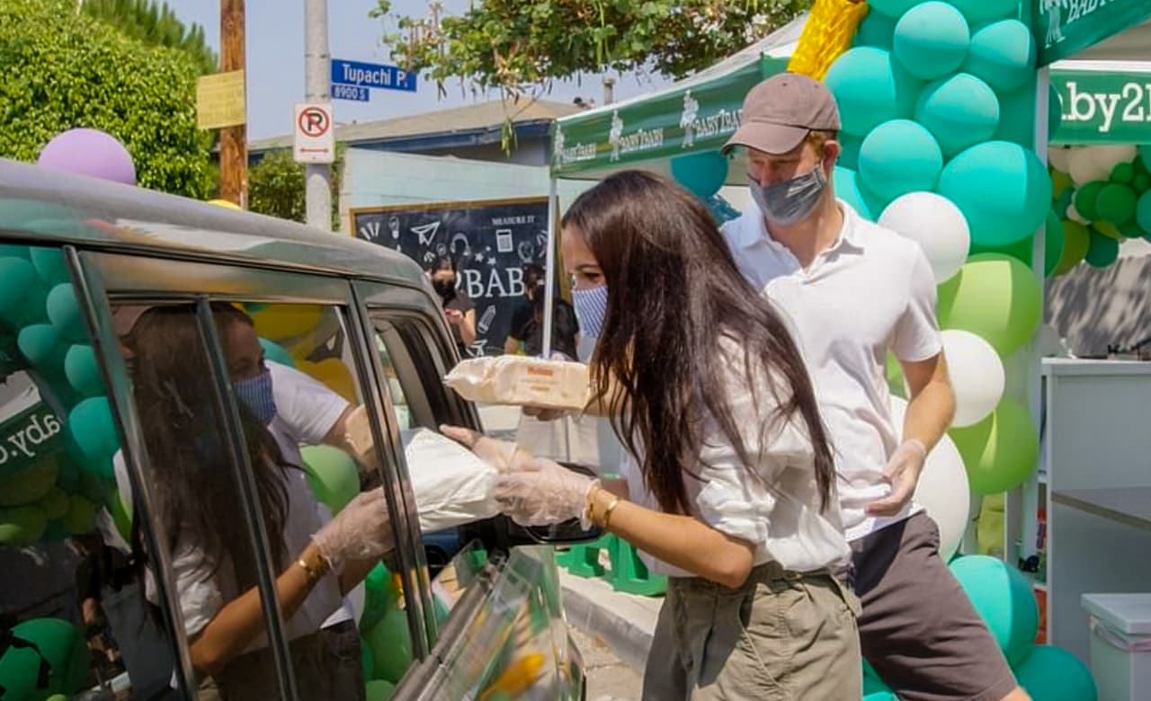 El 8 de marzo, un portavoz de la pareja aclaró a E! News que el intercambio de votos del que había hablado la pareja solo tenía un valor sentimental y legalmente estaban casados desde el 19 de mayo de 2019. El pasado 22 de marzo, también a través de su vocero, Harry y Meghan volvieron a admitir que no tuvieron boda secreta: "La pareja intercambió votos personales unos días antes de su boda oficial / legal el 19 de mayo", publicó 
<a href="https://www.thedailybeast.com/marriage-certificate-proves-harry-and-meghan-did-not-marry-in-their-backyard-as-they-told-oprah" target="_blank">The Daily Beast</a>.