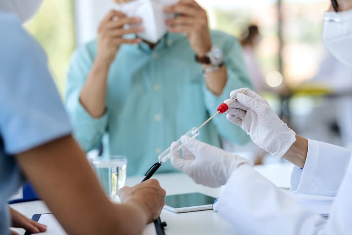 Flurona: cuáles son los síntomas y qué tan grave es la combinación de covid-19 y gripe 