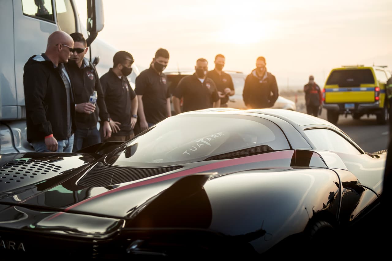 SSC Tuatara, el carro de producción más rápido del mundo con un registro de 316.11 mph (508.73 km/h).